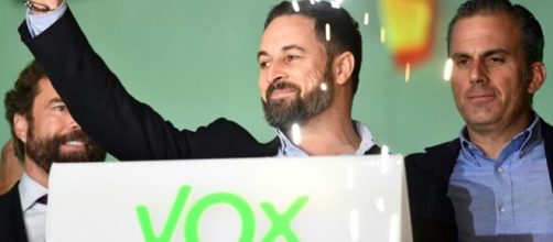 VOX celebra sus resultados en la noche electoral. / AFP