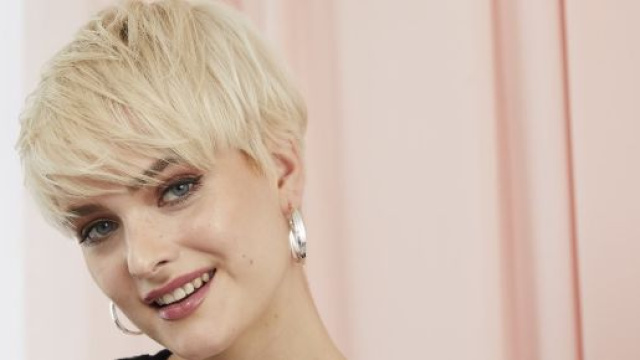Tagli di capelli per l'autunno-inverno: il pixie, il micro mullet e il cerchietto