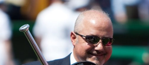 Current Nationals GM Mike RIzzo with a Silver Slugger award. [Image Source: MissChatter/Wikimedia Commons]