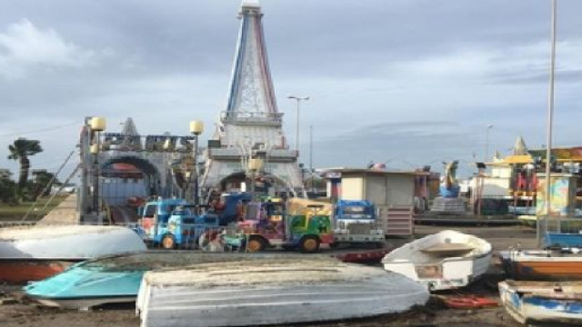 Salento, tantissimi danni a causa del maltempo: distrutti pontili e barche a Porto Cesareo