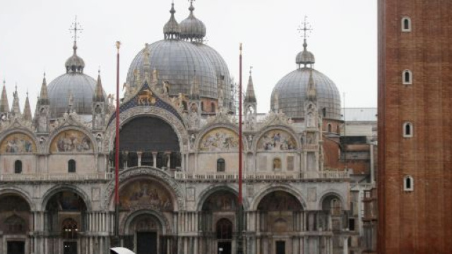 Venezia, acqua alta a 160 cm in mattinata: &egrave; morto anche un uomo a Pellestrina e una donna