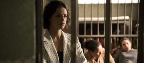 Josiane mostra arrependimento na cadeia em 'A Dona do Peda&ccedil;o'. (Arquivo Blasting News)