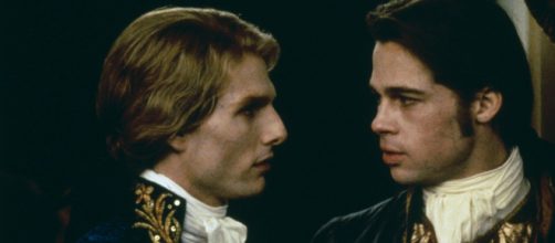 Tom Cruise e Brad Pitt em cena de 'Entrevista com o vampiro'. (Arquivo Blasting News)
