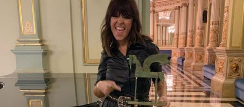 Vanesa Mart&iacute;n posa con su Premio Ondas de la M&uacute;sica. / Facebook