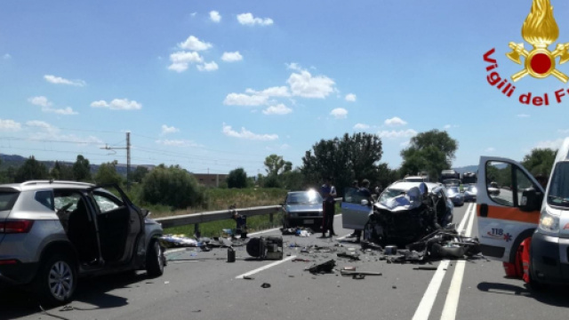 Tragico incidente stradale: muoiono madre e figlia. (foto di repertorio)
