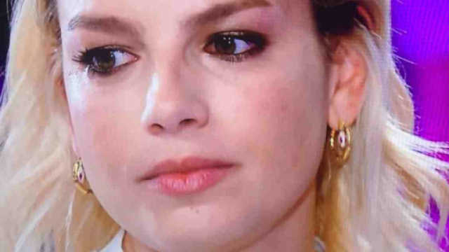 Verissimo, Emma Marrone sulla malattia: 'Ho avuto paura e ce l'avr&ograve; sempre, ora va meglio'.
