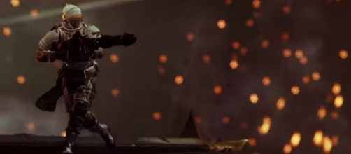 A Guardian equipped with a Xenophage. [Image source: destinygame/YouTube]