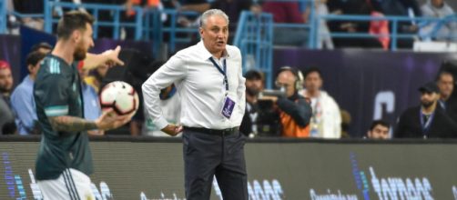Tite e Messi tiveram atrito durante Brasil x Argentina. (Arquivo Blasting News)