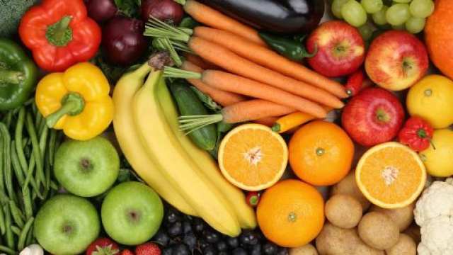Frutta e verdura sono le principali fonti di vitamine e minerali, quando non sono presenti nella dieta, si possono avere complicanze.