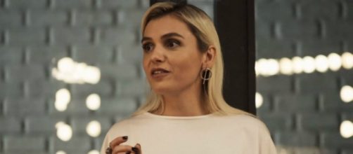 Kim avisar&aacute; Vivi Guedes que ir&aacute; se mudar para o exterior. (Reprodu&ccedil;&atilde;o/Rede Globo)