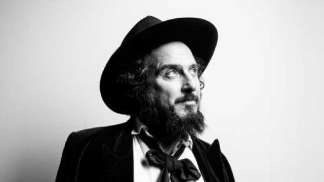 Capodanno 2020 in piazza a Cagliari: marted&igrave; 31 dicembre Vinicio Capossela in Piazza Yenne - wegow.com