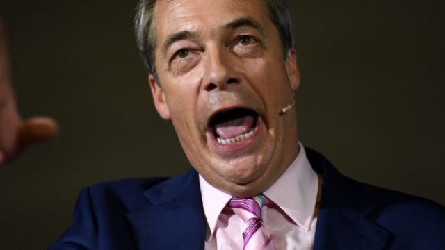 Nigel Farage si candida ad alleato di Boris Johnson