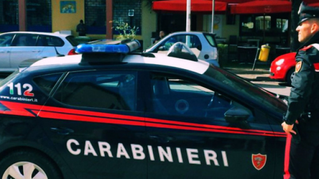 Sul luogo della rapina sono intervenuti i Carabinieri.