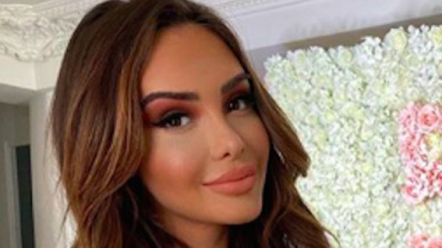 Nabilla p&egrave;se 61,5 kg et vise les 56kg. La star perd du poids &agrave; "vitesse grand V" apr&egrave;s son accouchement/ Credit: Instagram/nabilla