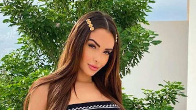 Nabilla impressionne ses fans en retrouvant une taille fine quelques semaines apr&egrave;s son accouchement. Credit: Instagram/nabilla