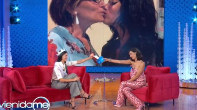 Carolina Stramare dice la sua su Marciano: 'E' un bel ragazzo'.