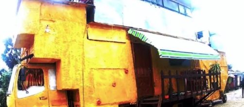 Caminh&atilde;o tem oito ambientes: tr&ecirc;s quartos, duas salas e tr&ecirc;s banheiros. (Reprodu&ccedil;&atilde;o/YouTube/EthioInfo)