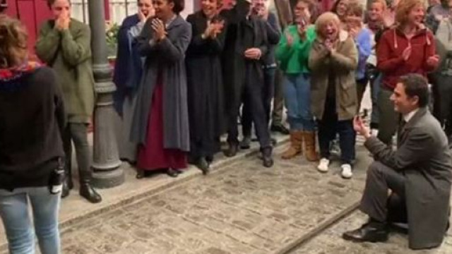 Una Vita: l&rsquo;interprete di Anto&ntilde;ito ha chiesto in sposa la sua fidanzata sul set della soap.