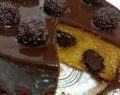 Receita de bolo de cenoura que sai do forno recheado de brigadeiro