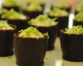 Receita de mousse de limão no copinho feito de chocolate bem geladinho