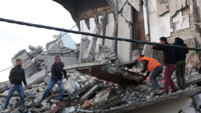 Albania, terremoto di 6.5 gradi sulla scala Richter: sale il bilancio delle vittime a 13 morti