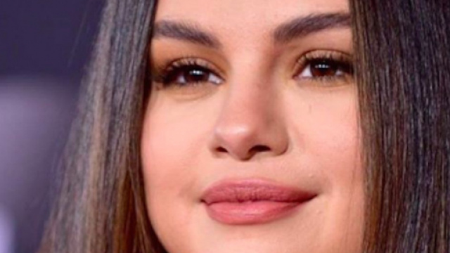 Selena Gomez aurait eu un moment d'anxi&eacute;t&eacute; avant de monter sur la sc&egrave;ne des AMAS. Credit: Instagram/selenagomez