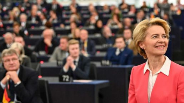 Ue, si insedia la Commissione guidata da Ursula von der Leyen