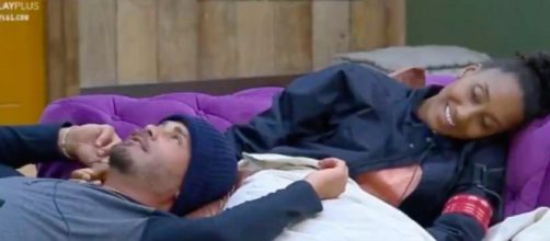 Rodrigo brinca com Hari sobre confinamentos Imagem: Reprodu&ccedil;&atilde;o/PlayPlus