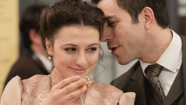 Una Vita, spoiler: Lucia e Telmo annunciano il loro matrimonio