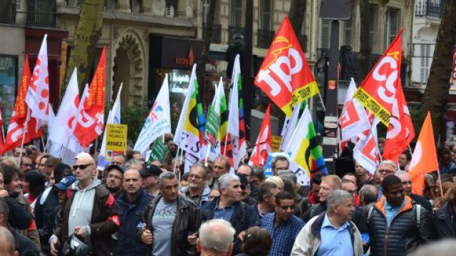 Les Fran&ccedil;ais descendent dans la rue pour lutter contre la r&eacute;forme sur la retraite de Macron. Credit: Flickr/Jeanne Menjoulet