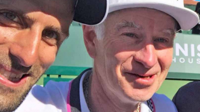 Djokovic &eacute;gale McEnroe au nombre de titres.