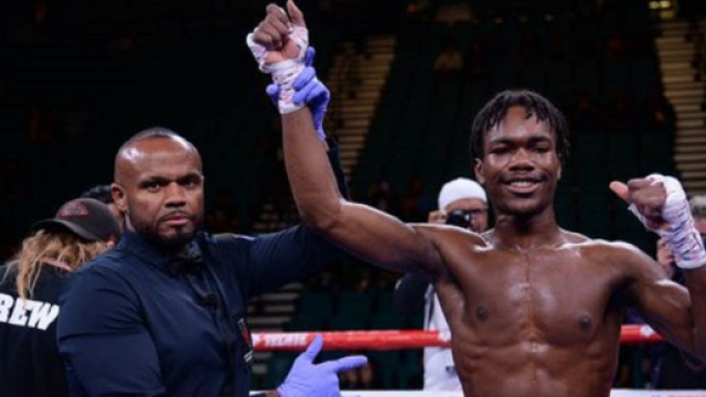 Evan Holyfield, 'figlio d'arte' debutta con un rapidissimo k.o (VIDEO)