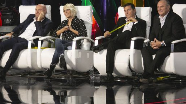 Tu si que vales, Maria manda via un concorrente: voleva leggere le mani a un'illibata