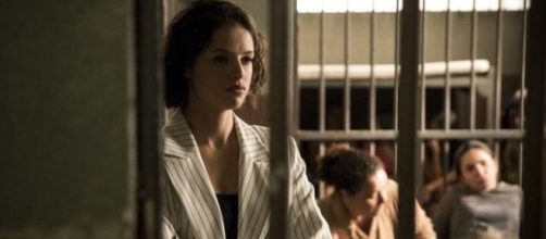 Ap&oacute;s pris&atilde;o, Josiane se regenera. (Reprodu&ccedil;&atilde;o/TV Globo)