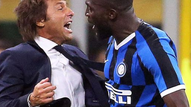 Antonio Conte esulta con Lukaku