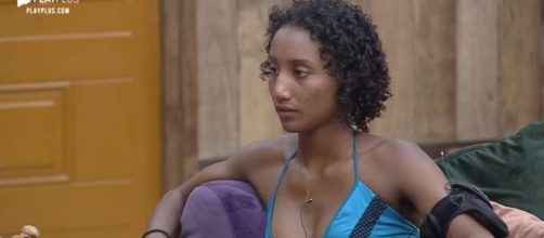 Sabrina foi v&iacute;tima de racismo no confinamento. (Reprodu&ccedil;&atilde;o/RecordTV)