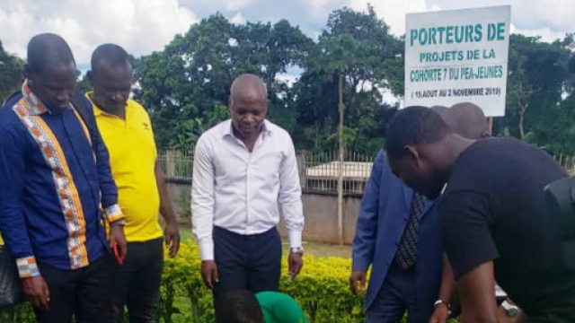 L'assistance des porteurs de projet PEA-Jeunes (c) Saturnin Enyegue