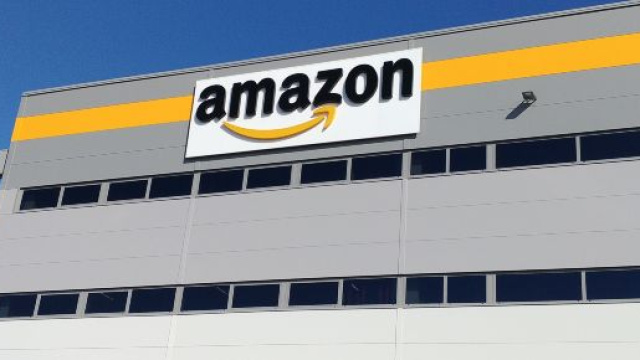 Amazon ricerca operatori di magazzino.