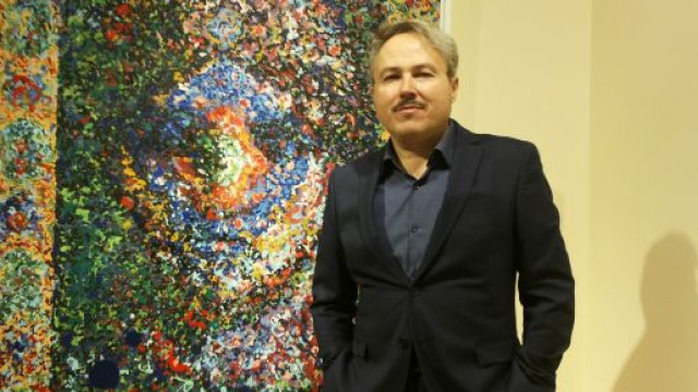 Arrigo Musti con la sua opera "Twist Serie n.5"