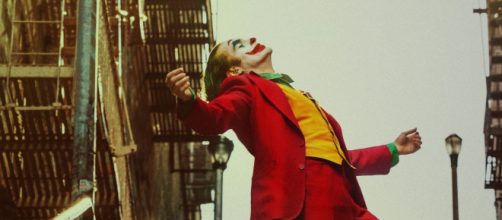 Joaquin Phoenix &eacute; simp&aacute;tico &agrave; ideia de voltar a interpretar o Coringa. (Arquivo Blasting News)