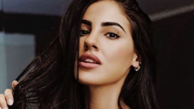 Giulia De Lellis posa in lingerie su Instagram e qualcuno la attacca: 'Basta Photoshop, non sei cos&igrave; alta'.
