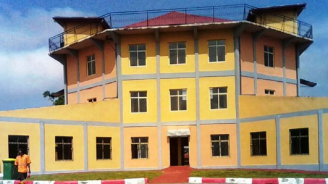 Le nouveau march&eacute; moderne de Sangm&eacute;lima au Sud Cameroun (c) Odile Pahai