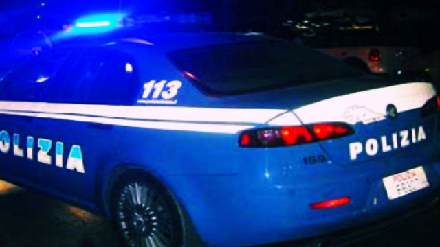 I giovani sono stati soccorsi dagli agenti della Squadra Volanti della Polizia.
