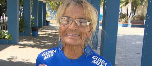 Dona Salom&eacute; passou mal depois que o Cruzeiro foi rebaixado no Campeonato Brasileiro. (Reprodu&ccedil;&atilde;o/TV Globo)