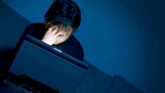 Bologna: adescate sui social, ricattate e violentate, due arresti.