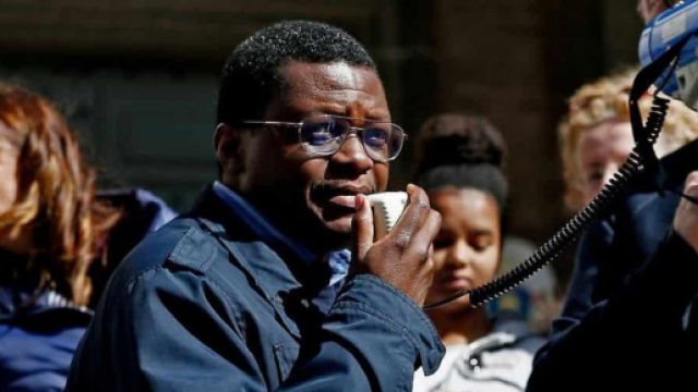 Stephen Ogongo, leader delle sardine romane