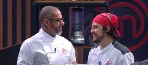 A formiga na sopa do MasterChef rendeu muitos memes nas redes sociais. (Reprodu&ccedil;&atilde;o/YouTube)