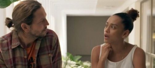 Ativista vai terminar o namoro ap&oacute;s ser preso em 'Amor de M&atilde;e'. (Reprodu&ccedil;&atilde;o/TV Globo)