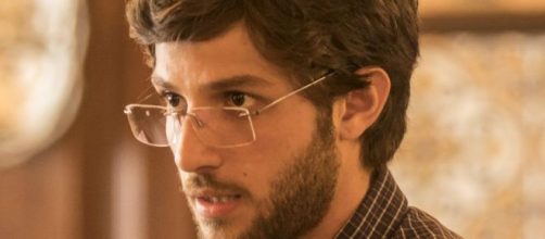 Danilo percebe inten&ccedil;&atilde;o de Sandro de fugir da pol&iacute;cia em 'Amor de M&atilde;e'. (Arquivo Blasting News)