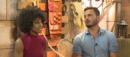 Sabrina Paiva e Rodrigo Phavanello em entrevista na live do eliminado em "A Fazenda 11". (Reprodu&ccedil;&atilde;o/YouTube)